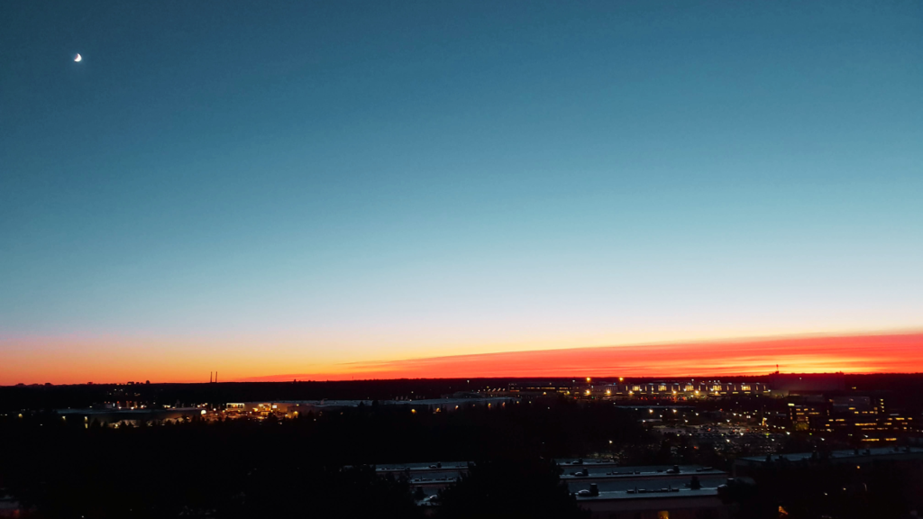 夕焼けの写真。夫婦で資産形成を進める過程の象徴として使用。