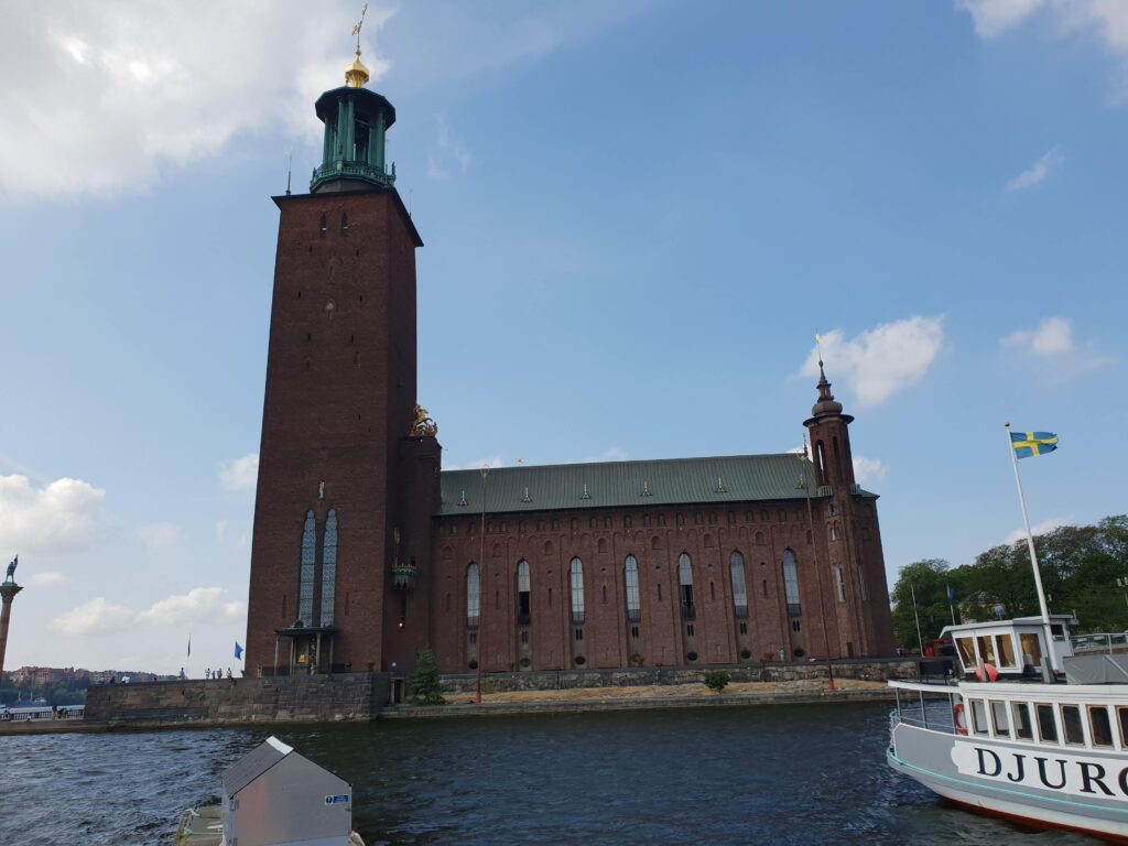 ストックホルム市庁舎の外観（スウェーデン　年金制度の記事用）